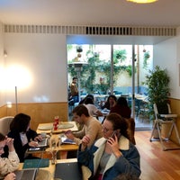 Foto tirada no(a) Noshi por Tiago E. em 10/20/2019