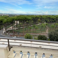 Foto diambil di Rome Marriott Grand Hotel Flora oleh Dr Raed S. pada 11/5/2022
