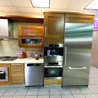 Universal Appliance and Kitchen Center - 14600 Arminta St