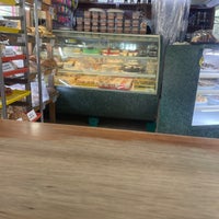 Снимок сделан в Arbelo&amp;#39;s Pasteleria y panaderia пользователем Adry B. 11/19/2022