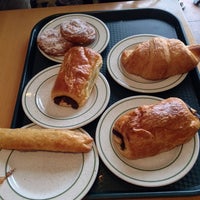 Foto tomada en Cafeteria y Panaderia La Marsela  por Tara J. el 9/5/2014
