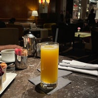 Photo taken at Star Lounge - The Ritz Carlton by Saud on 8/12/2022