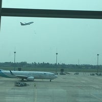 Photo taken at Gate F5 by Leong T. on 5/25/2017