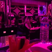 Das Foto wurde bei Şehrazat Night Club von Umut am 11/6/2021 aufgenommen