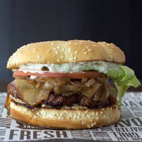 Снимок сделан в Big Smoke Burger пользователем Big Smoke Burger 9/11/2014