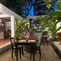 Foto tomada en Pou Restaurant and Bar  por Chanaphai C. el 6/29/2022