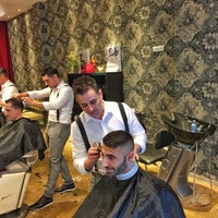 Foto scattata a Abel Pelukeros da LORDS &amp;amp; BARBERS il 8/29/2016