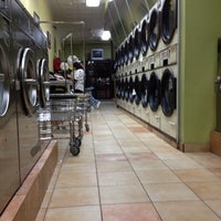 Foto tirada no(a) Laundry on Graham por Ryan S. em 12/15/2012
