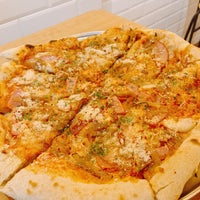 Photo taken at La Crosta - Wood Fired Artisan Pizza by Edwin C. on 12/10/2019