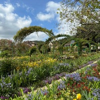 Photo taken at Jardins de Claude Monet by fibizzz on 4/29/2023
