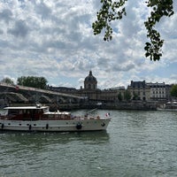 Photo taken at Quai du Louvre by fibizzz on 6/10/2023