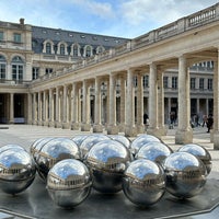 รูปภาพถ่ายที่ Jardin du Palais Royal โดย fibizzz เมื่อ 2/13/2024