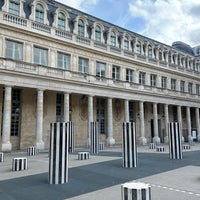 รูปภาพถ่ายที่ Jardin du Palais Royal โดย fibizzz เมื่อ 2/13/2024