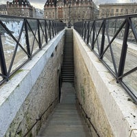 Photo taken at Pont Neuf by fibizzz on 2/12/2024