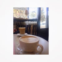 Foto tirada no(a) Punctum Coffee Roasters por Fatma S. em 1/26/2019