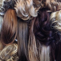 10/10/2013 tarihinde Hair Love Wigs and Salonziyaretçi tarafından Hair Love Wigs and Salon'de çekilen fotoğraf