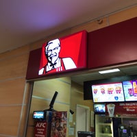 Foto tirada no(a) KFC por Natal&amp;#39;ya K. em 6/11/2016