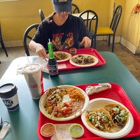Photo taken at Tacos Por Favor by Abner A. on 11/7/2022
