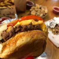 Photo taken at Five Guys by Nata S. on 11/17/2018