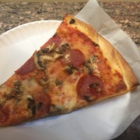 10/14/2016 tarihinde Nata S.ziyaretçi tarafından Previti Pizza'de çekilen fotoğraf