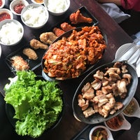 Photo taken at Choi Choi Korean Chicken by Starbuckie🐷 A. on 8/20/2017