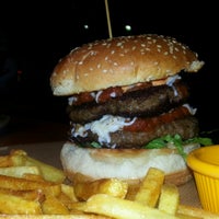 3/11/2014에 Özgü Cemal I.님이 Meatballs Burger House에서 찍은 사진