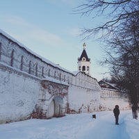 Photo taken at Дорожка вдоль стен мужского монастыря by Anna K. on 12/10/2016