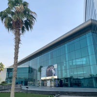 Photo taken at Etihad Airways HQ المكتب الرئيسي للإتحاد للطيران by choi g. on 11/17/2020