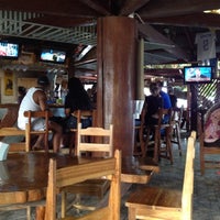 Das Foto wurde bei The Point Beachfront Sports Bar &amp;amp; Grill von Haifa I. am 10/6/2012 aufgenommen