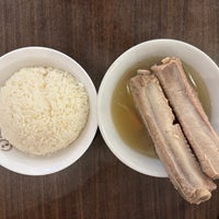 Photo taken at Song Fa Bak Kut Teh 松发肉骨茶 by Andy L. on 2/4/2024