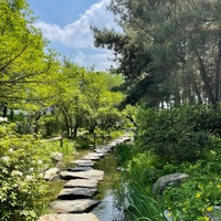 Photo taken at Semiwon Garden by Andy L. on 5/6/2022