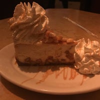 Photo taken at The Cheesecake Factory by Maria Eugênia B. on 9/16/2018