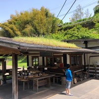 Photo taken at 屋根に花壇のある店 by nobu on 5/9/2021