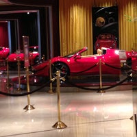 10/3/2013에 Manoel F.님이 Ferrari Maserati Showroom and Dealership에서 찍은 사진