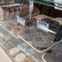 Photo taken at Kettle Glazed Doughnuts by Readiness K. on 9/6/2021