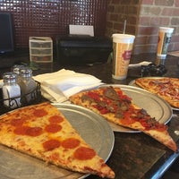 Снимок сделан в Russo&amp;#39;s New York Pizzeria пользователем Lisa💕 10/6/2017