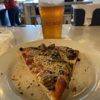 Photo taken at Old Chicago Pizza &amp;amp; Taproom by Thomas B. on 8/25/2022