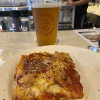Photo taken at Old Chicago Pizza &amp;amp; Taproom by Thomas B. on 4/5/2022