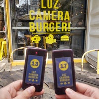 Photo taken at Luz, Câmera, Burger! by XDani S. on 10/8/2022