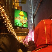 Foto scattata a A Christmas Story the Musical at The Lunt-Fontanne Theatre da Karma C. il 12/30/2012