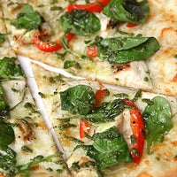 รูปภาพถ่ายที่ Fresco Pizza and Grill โดย Fresco Pizza and Grill เมื่อ 9/18/2013
