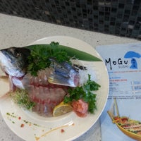 Das Foto wurde bei Mogu Sushi von Mogu Sushi am 9/17/2013 aufgenommen