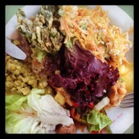 Foto diambil di Apfel Restaurante Vegetariano oleh Maurício K. pada 9/19/2013