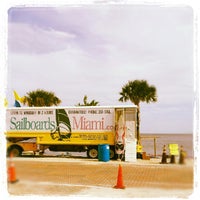 Снимок сделан в Sailboards Miami Water Sports пользователем Sarunas R. 7/7/2012