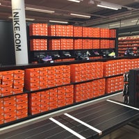Twisted Lui groep Nike Factory Store - Sporting Goods Shop in Schildersbuurt