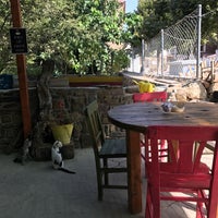 Foto tirada no(a) GökçeMadaM Sanatevi &amp;amp;Cafe por Yeşim Unat .. em 8/23/2017