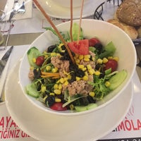 Photo taken at Reosta Cafe by Özge Ç. on 9/4/2016