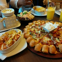 Photo taken at Pizza Hut by Wahyu Asri P. on 1/13/2017