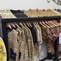 รูปภาพถ่ายที่ Veteran Shop &amp;amp; Gallery โดย Veteran Shop &amp;amp; Gallery เมื่อ 9/19/2013