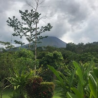 Foto diambil di Volcano Lodge oleh Michelle J. pada 9/6/2017